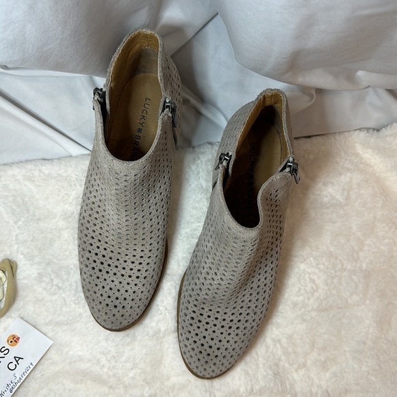 Lucky Brand perforated tan sued boot used size 8 - Picture 3 of 7